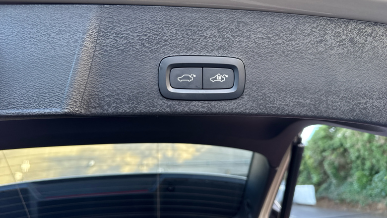 Volvo XC40 2.0 B3P Plus Dark 5dr Auto Petrol Estate